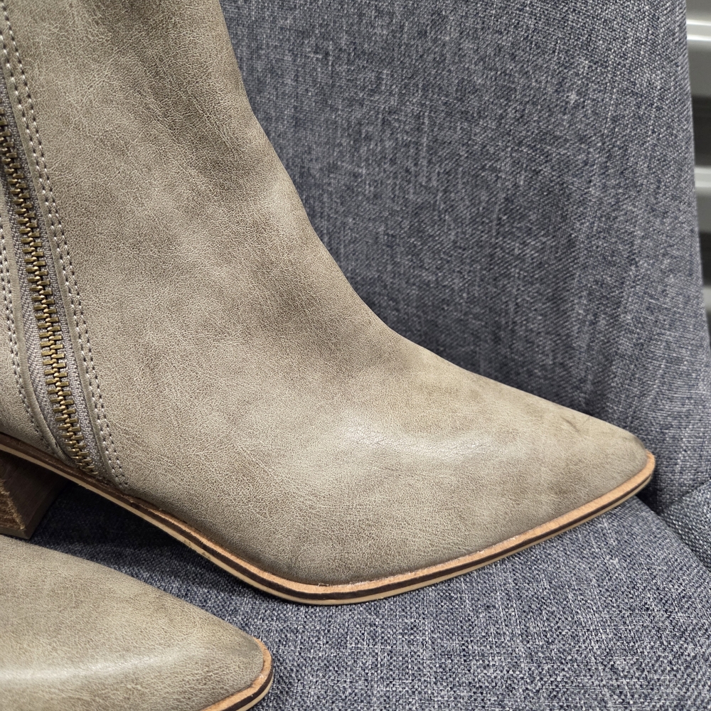 Cindy Ankle Boot - Picture 4 of 8